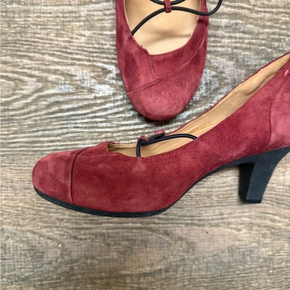 Ziera size 8 NWOT suede pumps with Rounded Toe and Modest Heel- Mary Jane hook - Picture 13 of 13